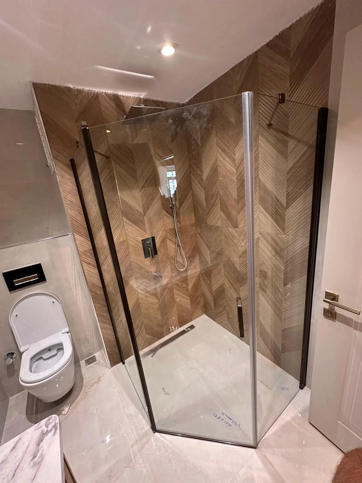 Ahşap Dokulu Banyo